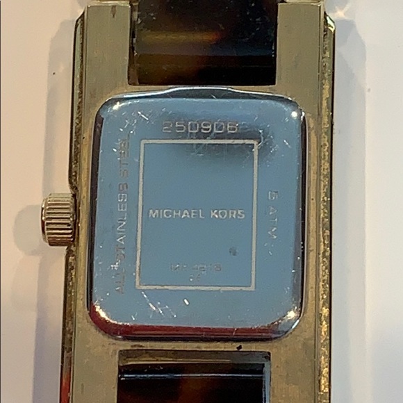 MIchael Kors Tortoise Acetate Goldtone Link Watch - Picture 5 of 5